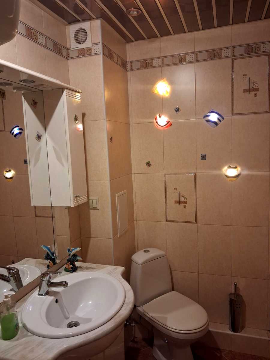 1879384796570083