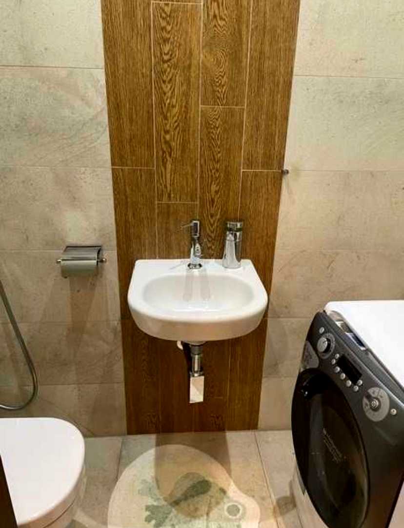 1879396578079184