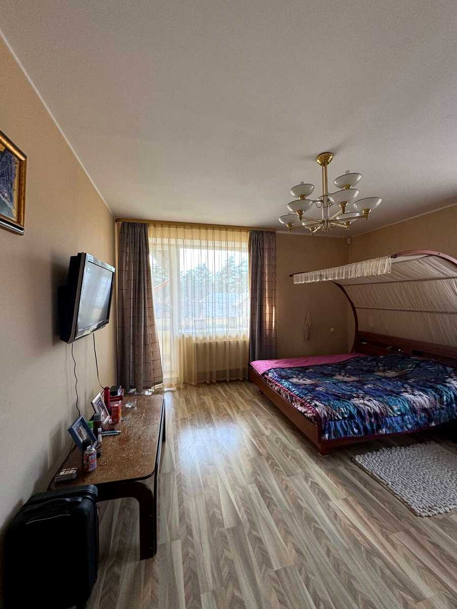 1879398886859025