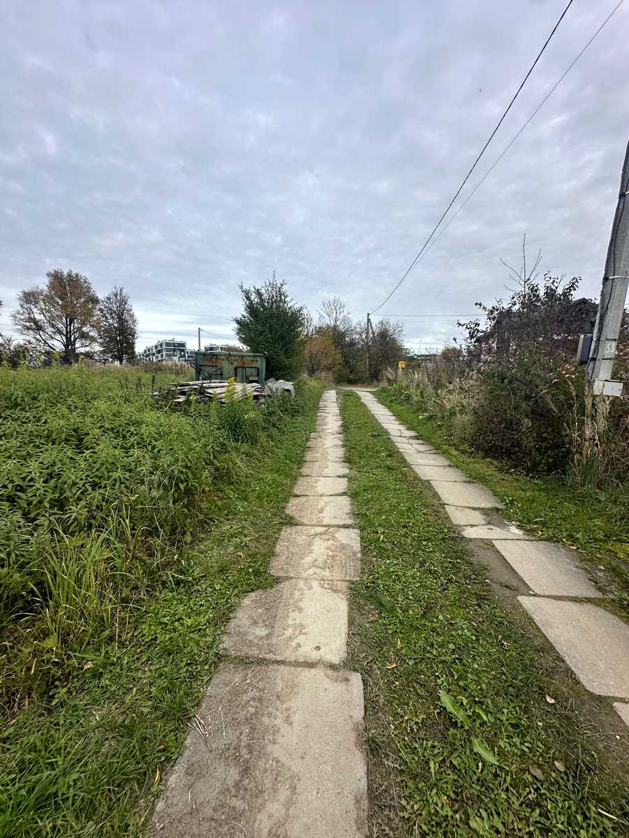 1879407604744052
