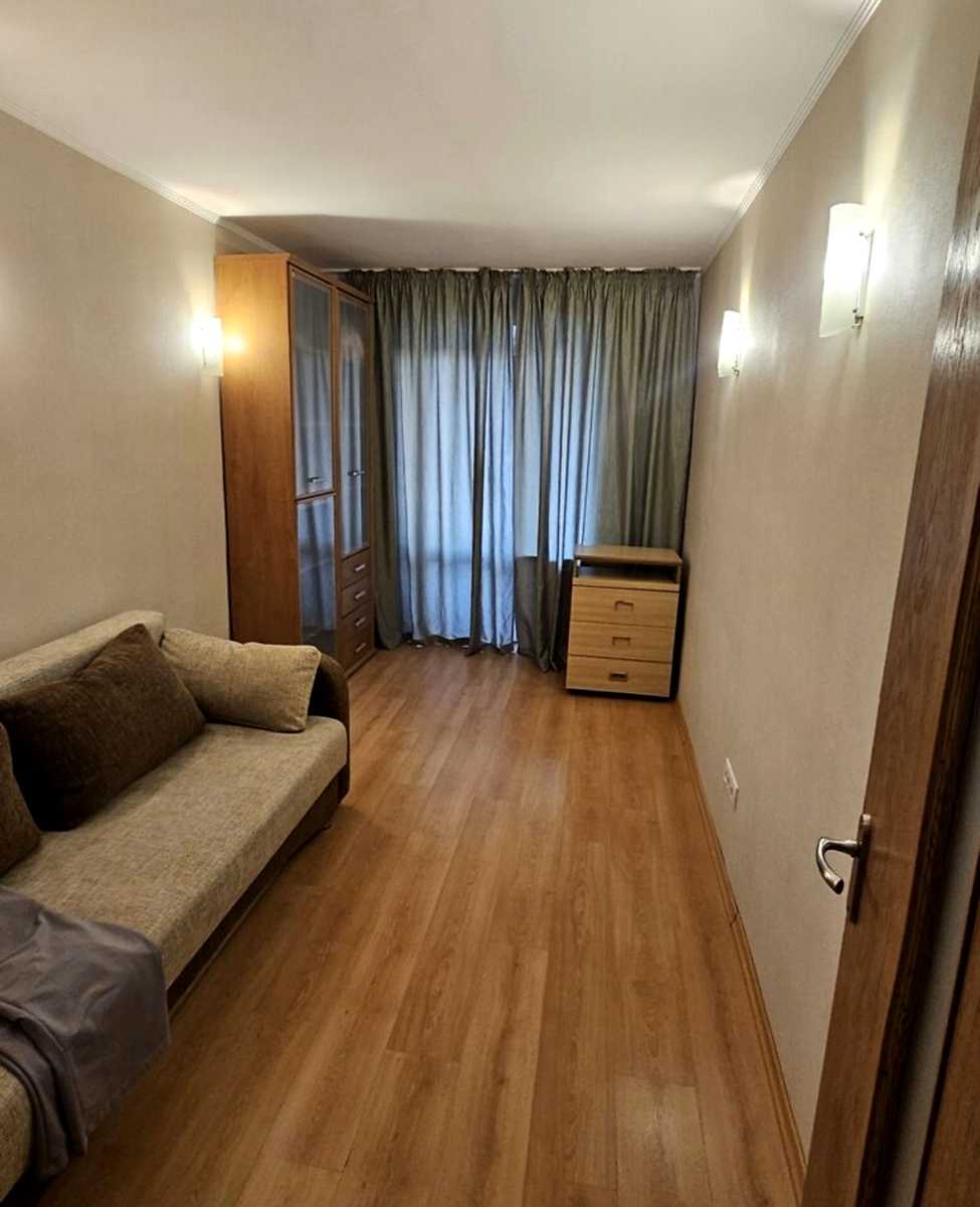 1879458117994237