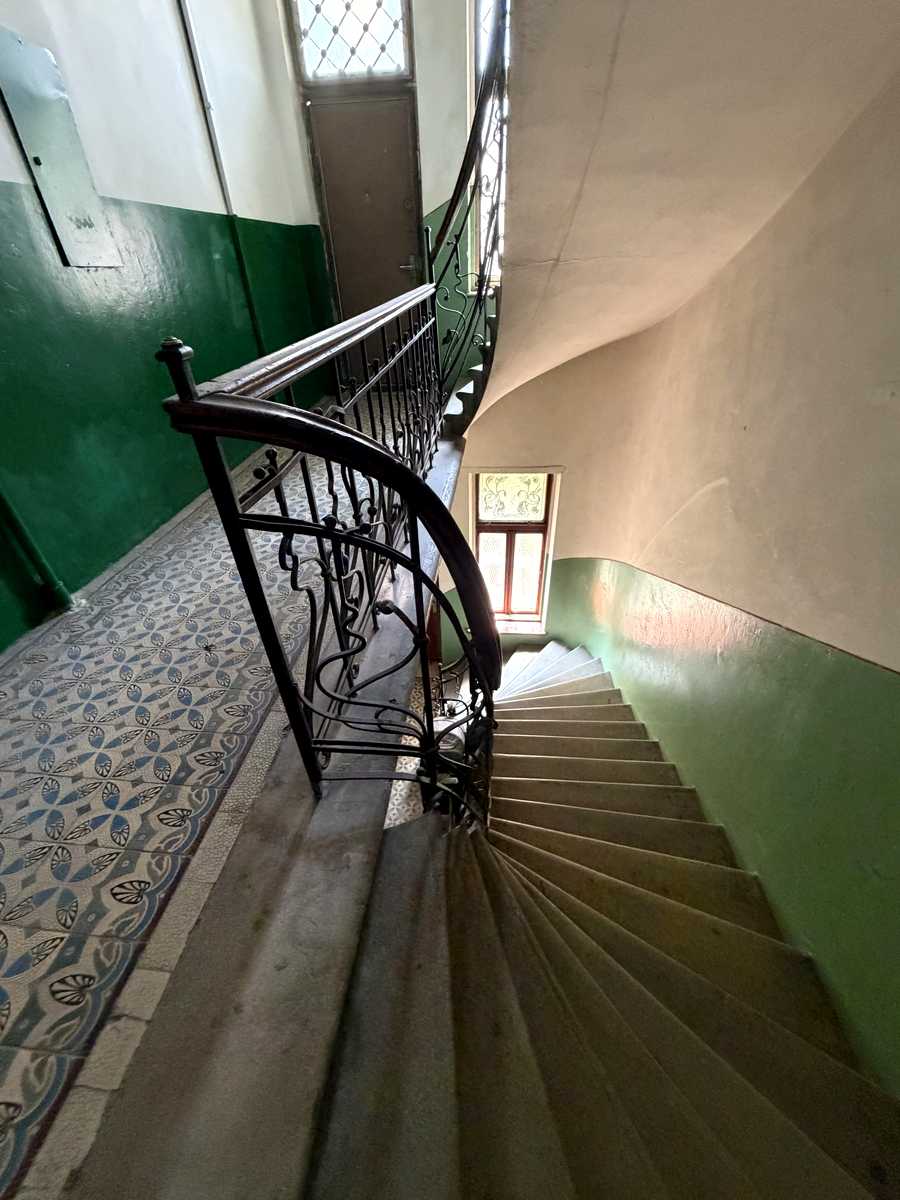 1879460774368547