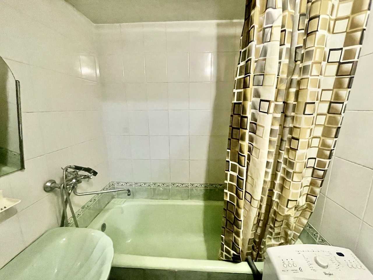 1879464393933808