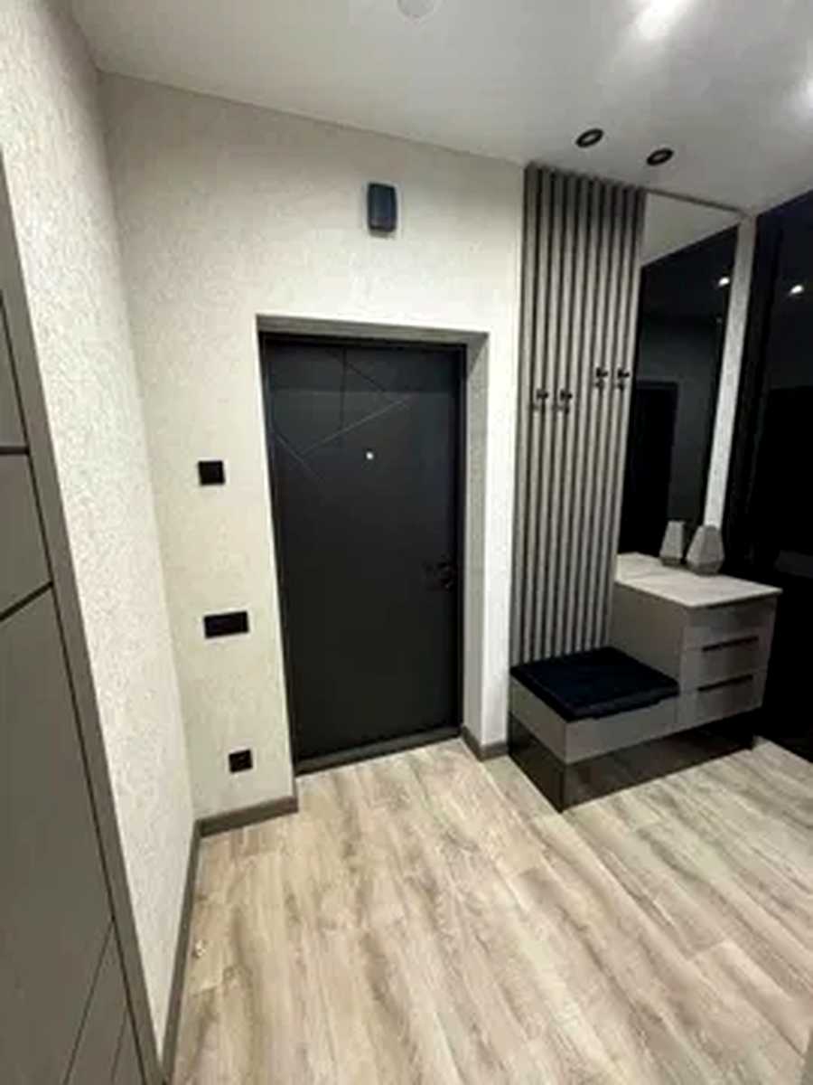 1879466303203906