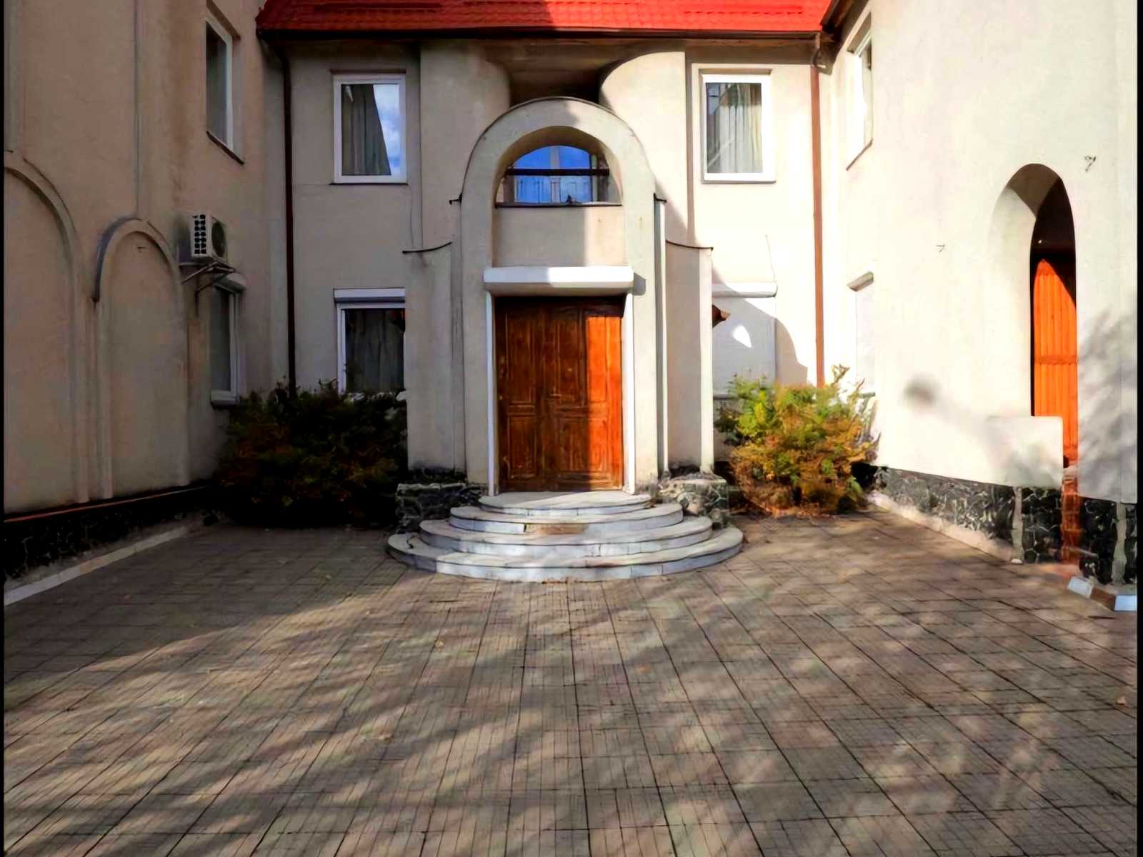 1879466741268813