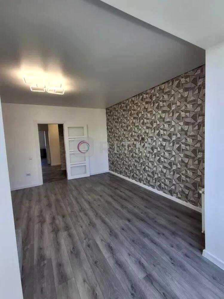 1879467369211848