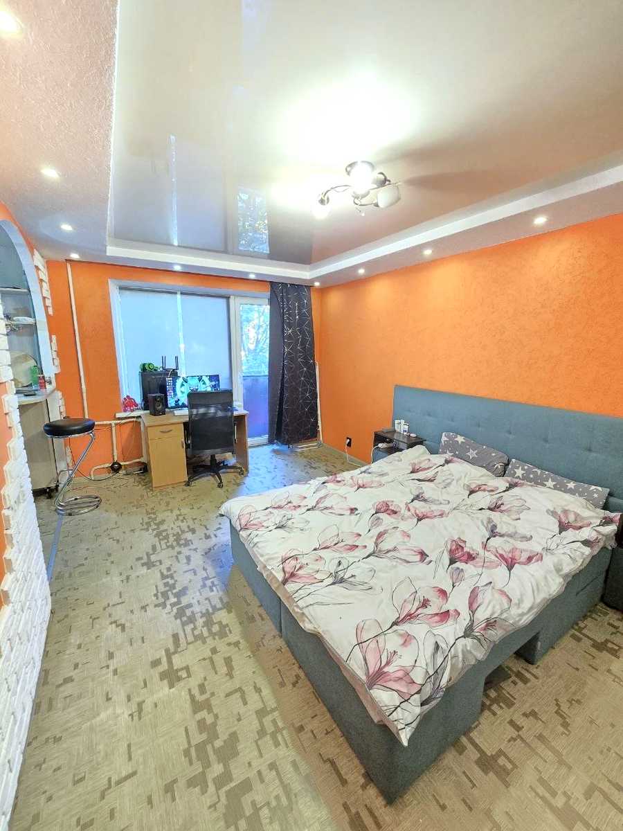 1879467900675136
