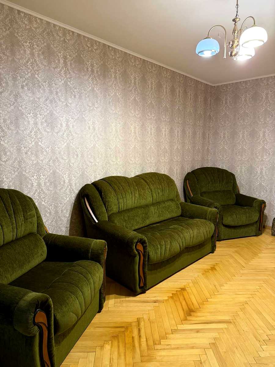 1879467997594784