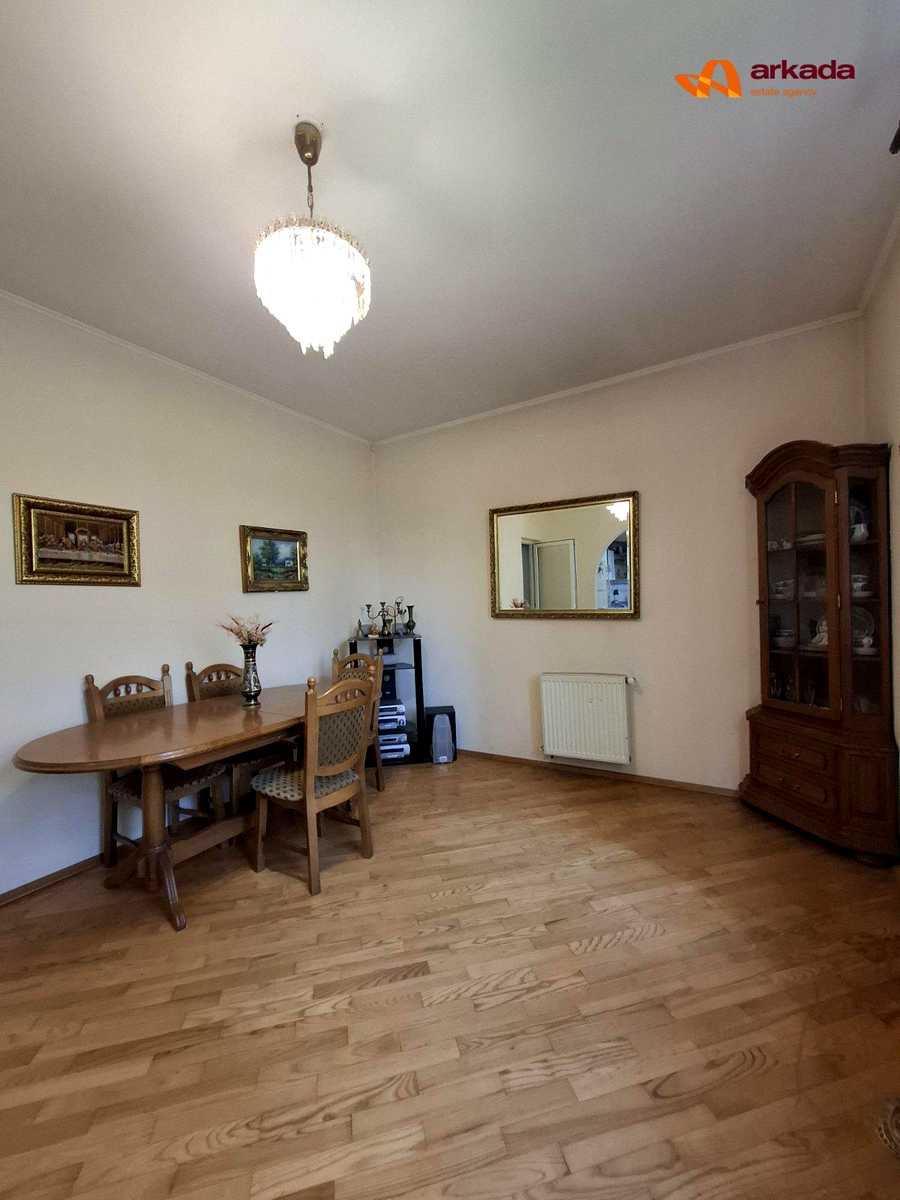 1879468715047619