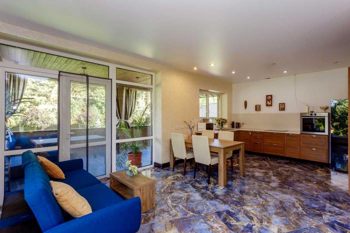 1879474953846437