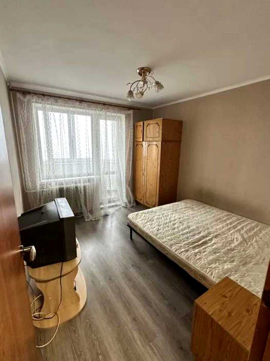 1879475110382324