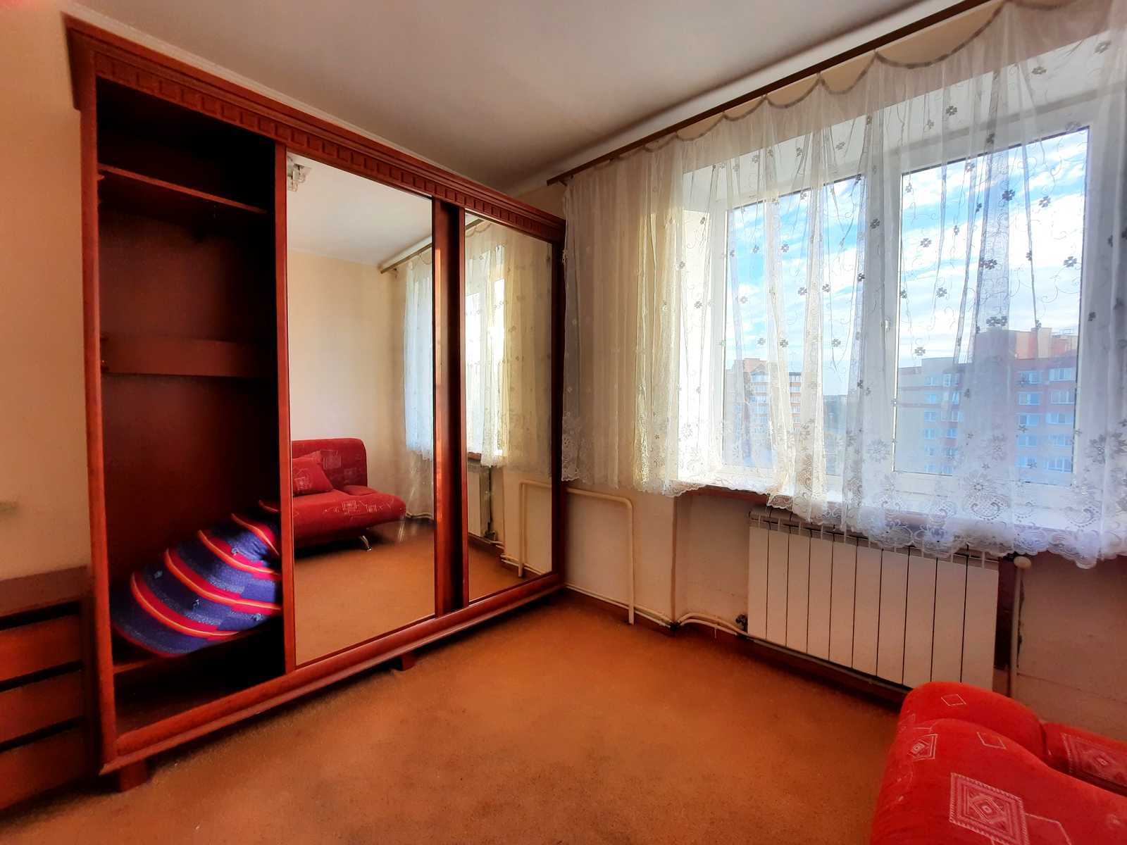 1879476943895935