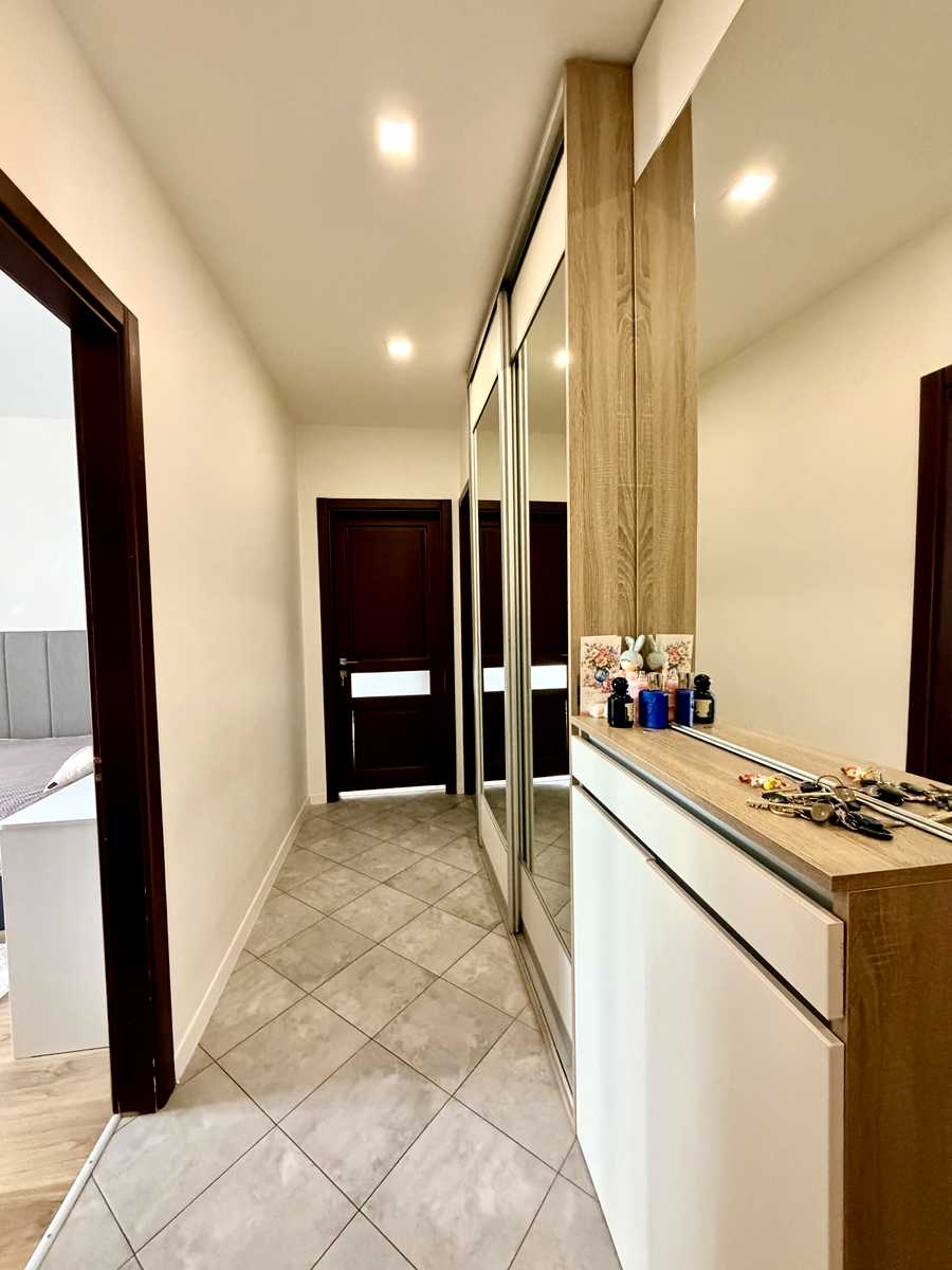 1879481856855656