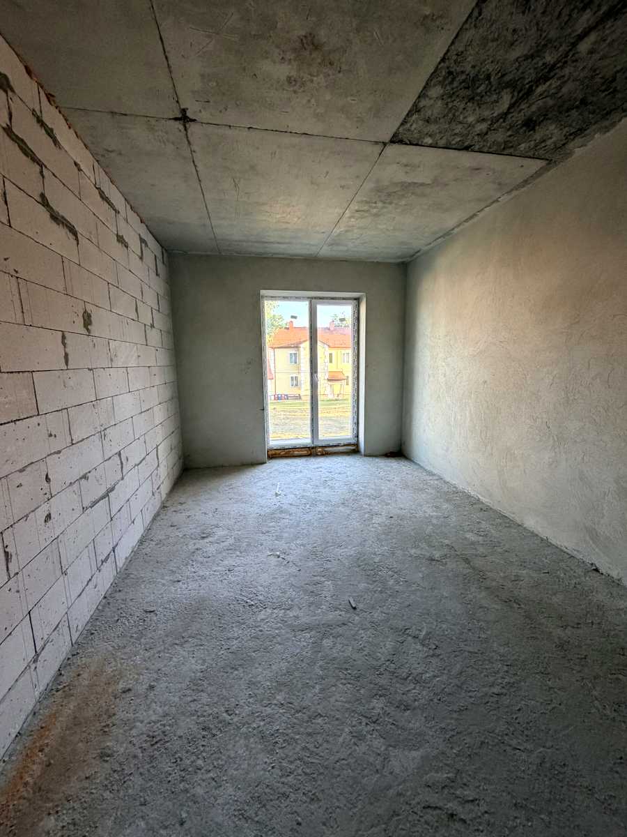 1879483363773403
