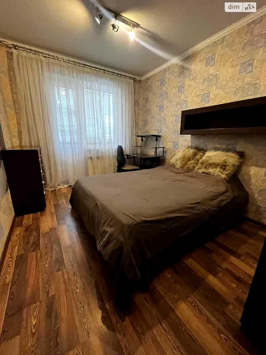 1879483838221701