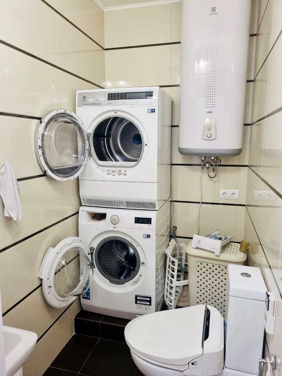 1879483871893036
