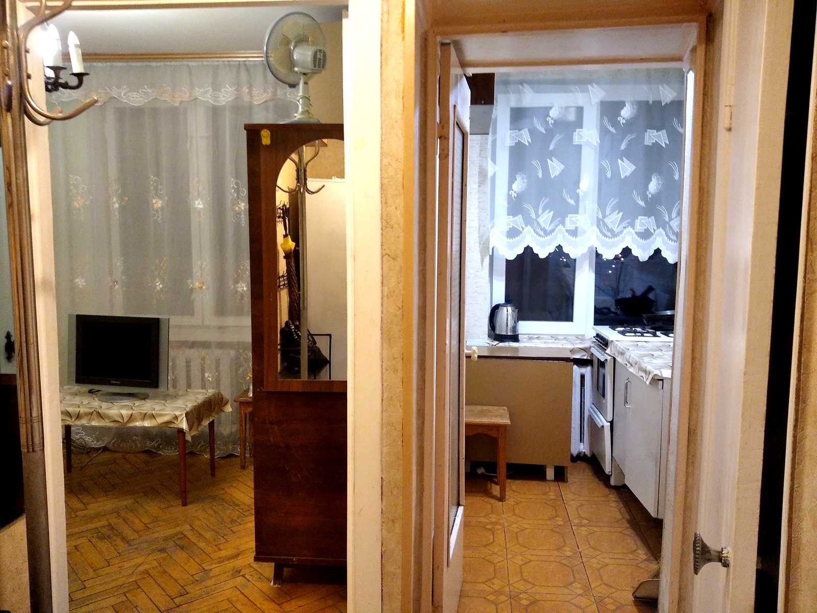 1879486655306306
