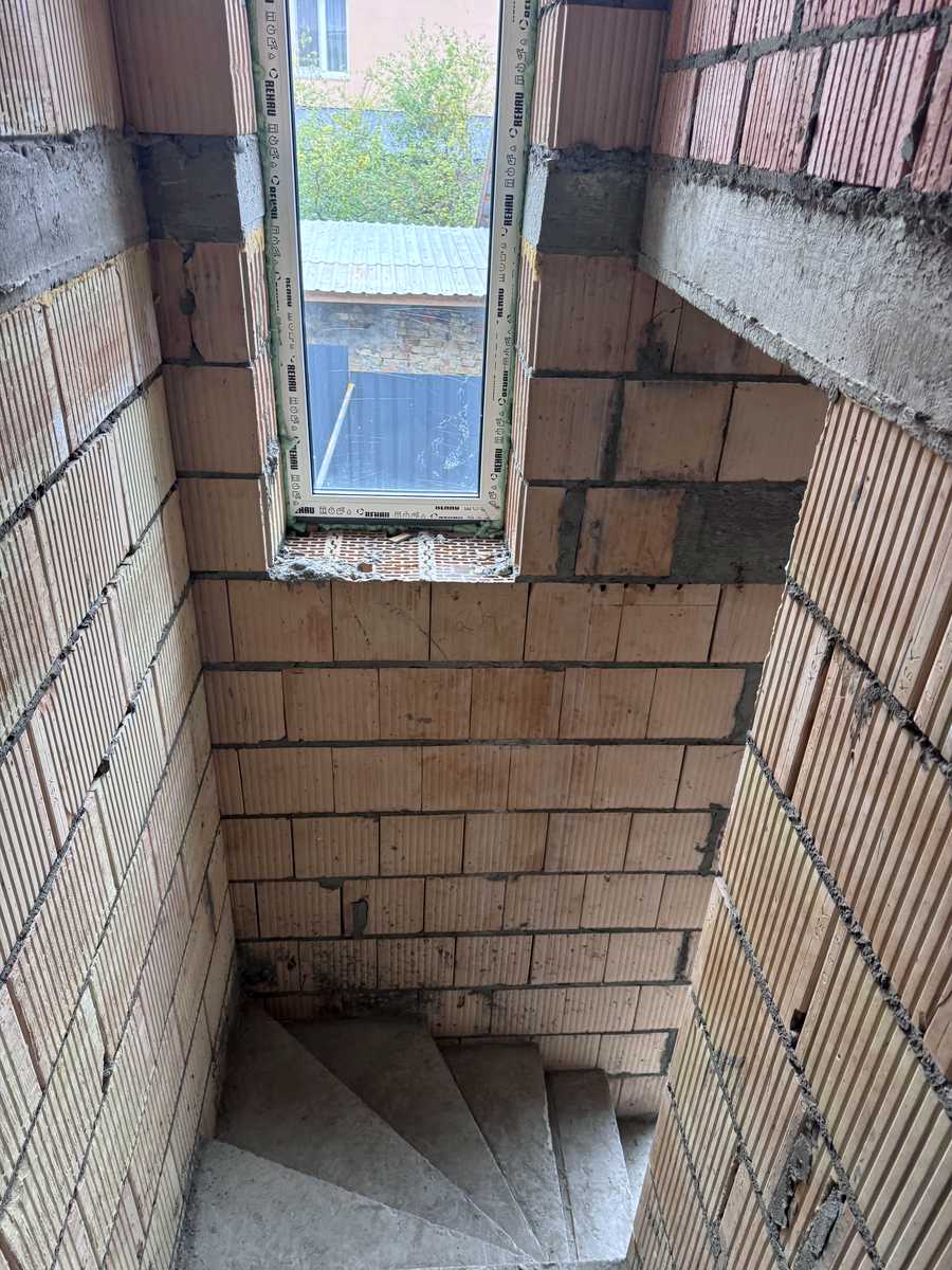 1879488828618307