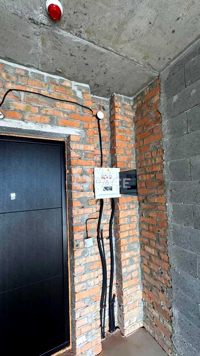 1879489345357884
