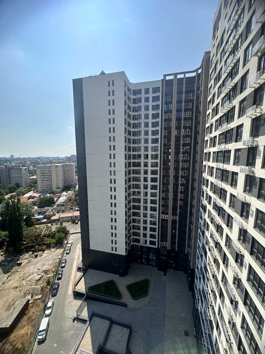 1879502906113432