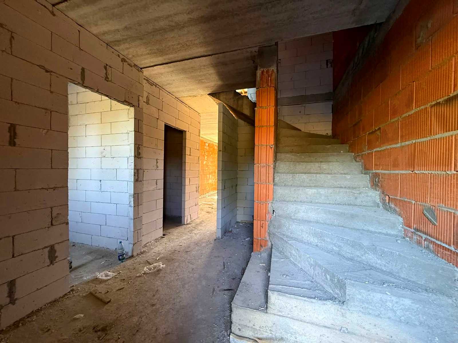 1879505843260233
