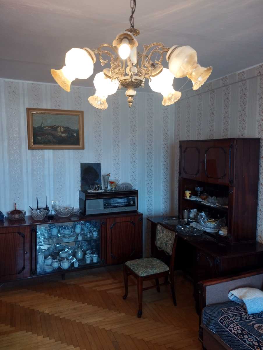 1879516636879625