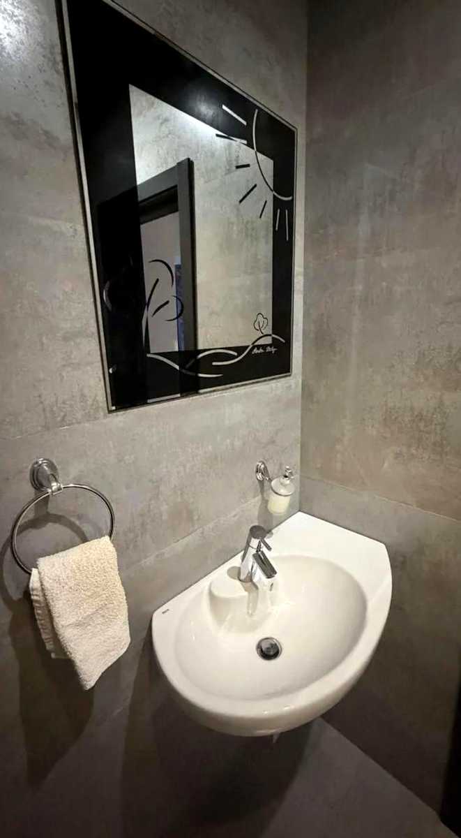 1879547607685896