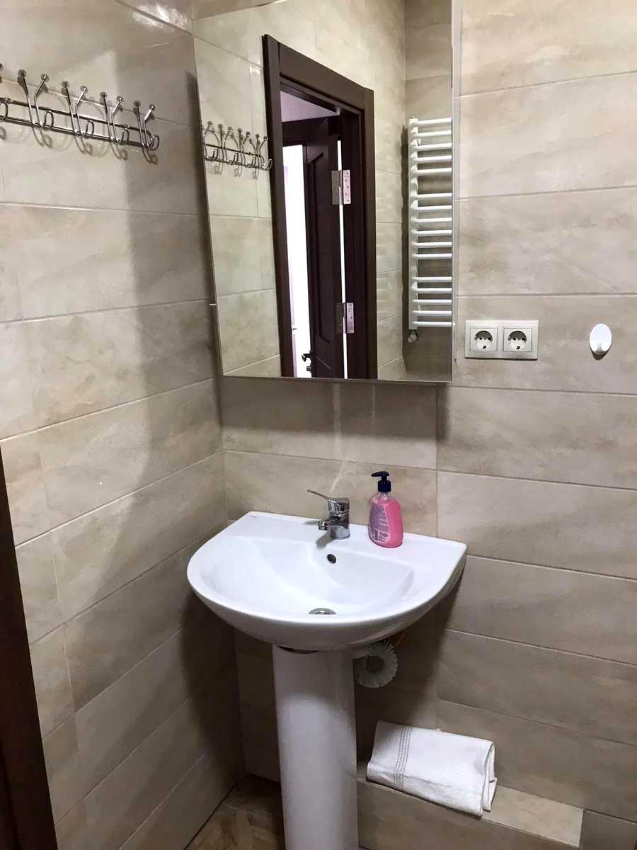 1879557719653236