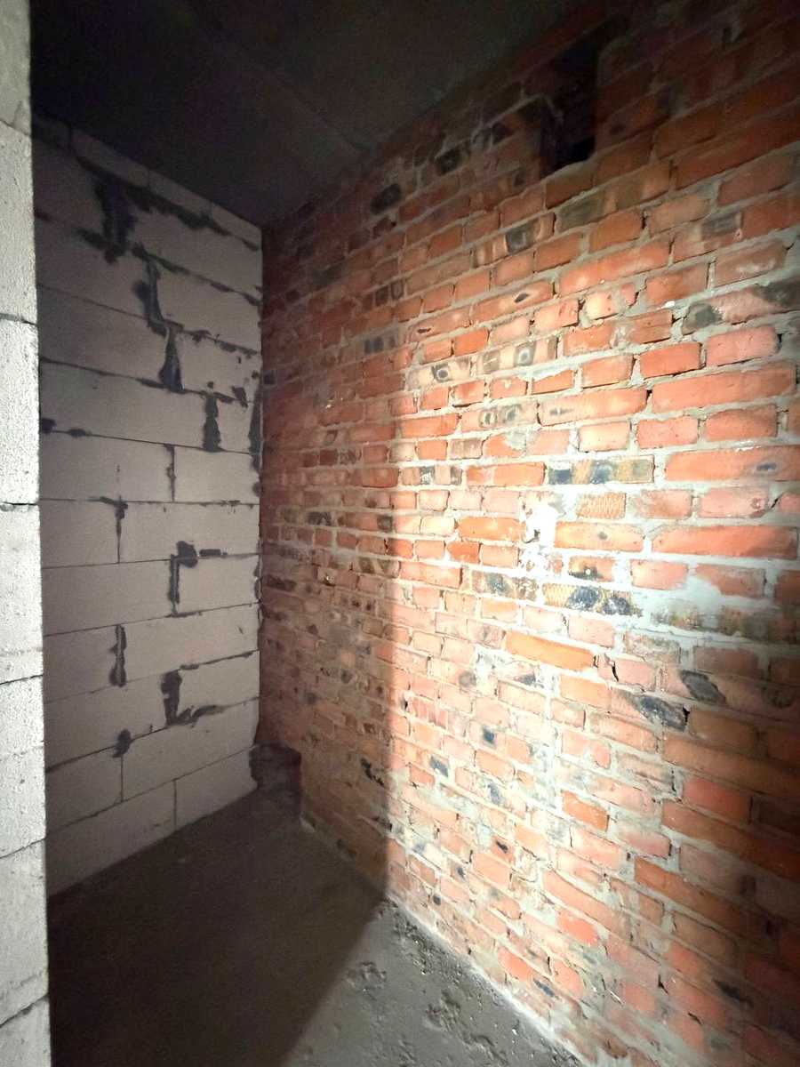 1879559118610371