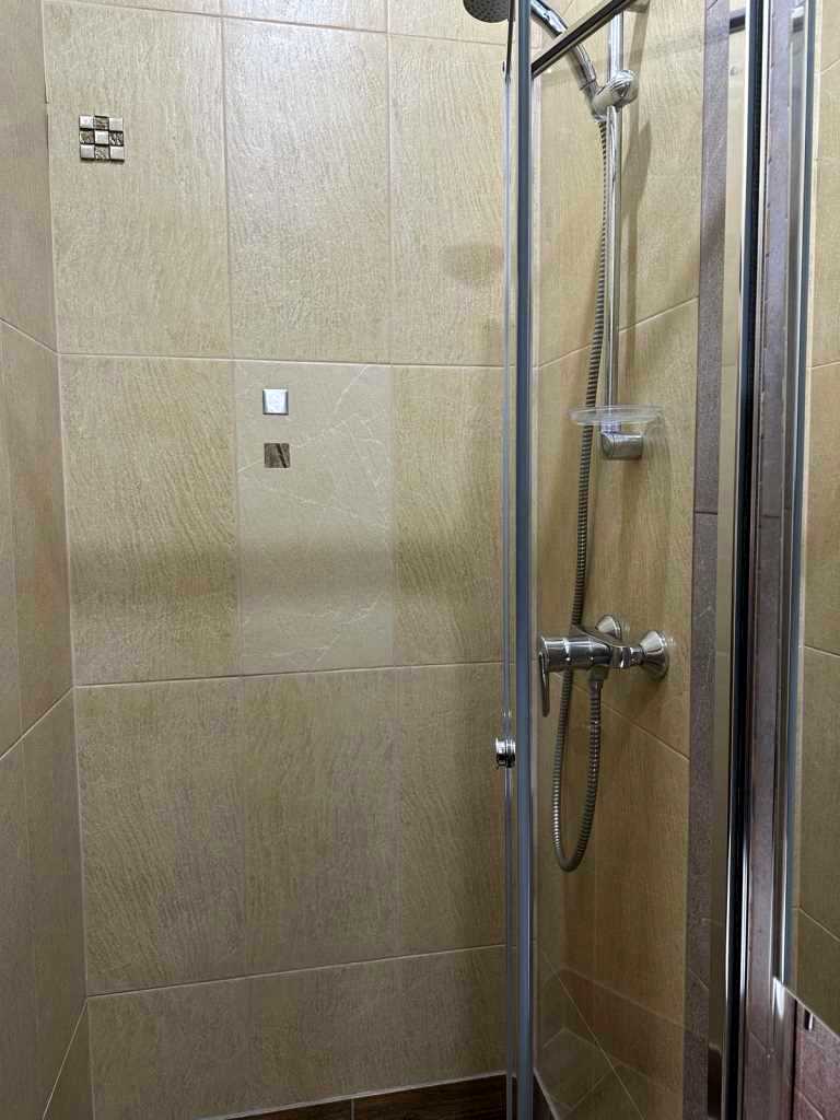 1879559427570513