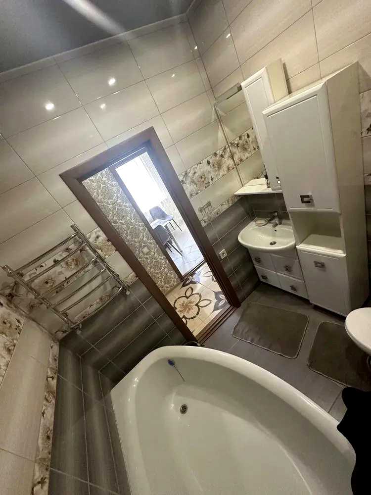 1879565959220603