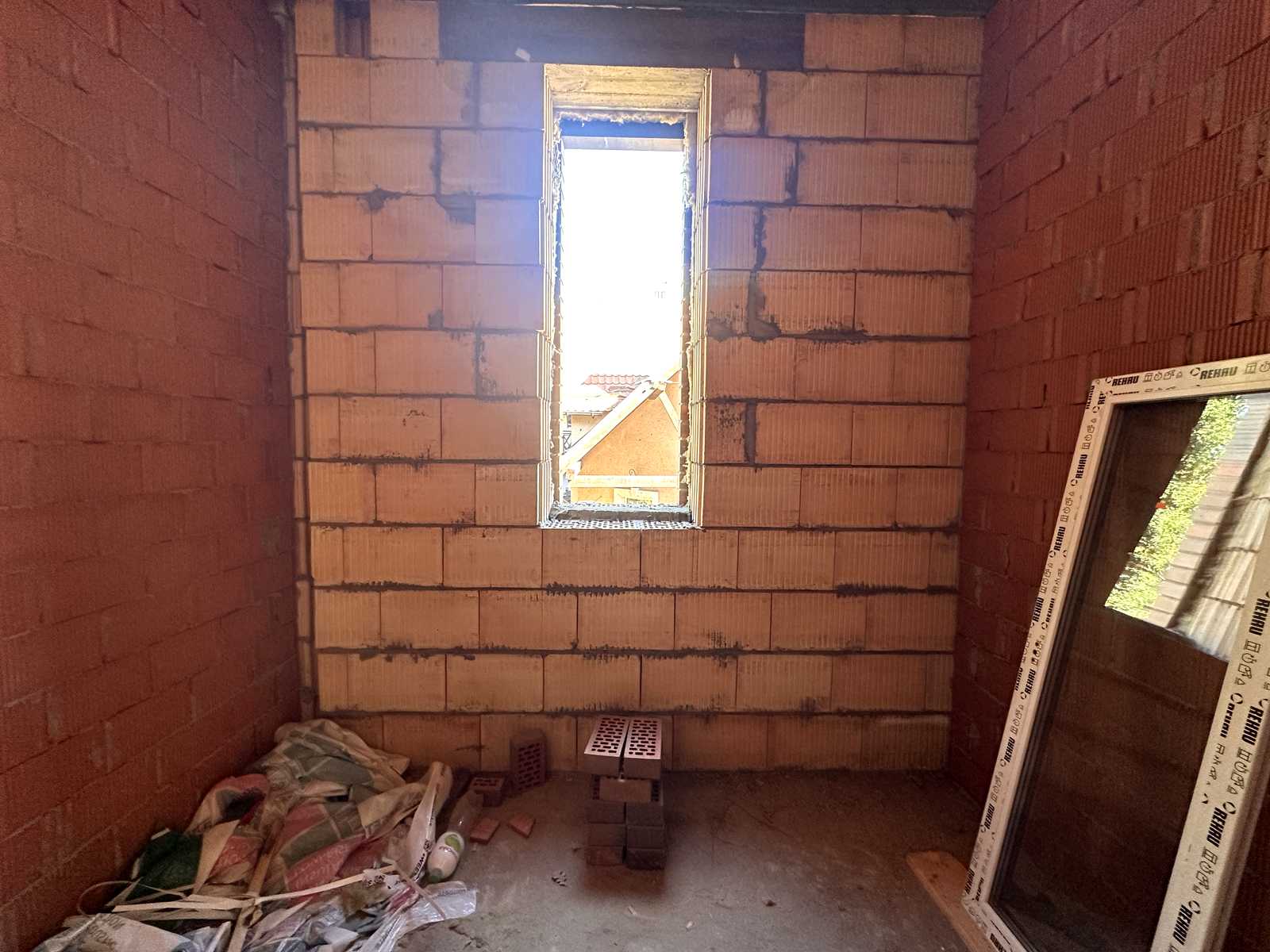 1879568790140845