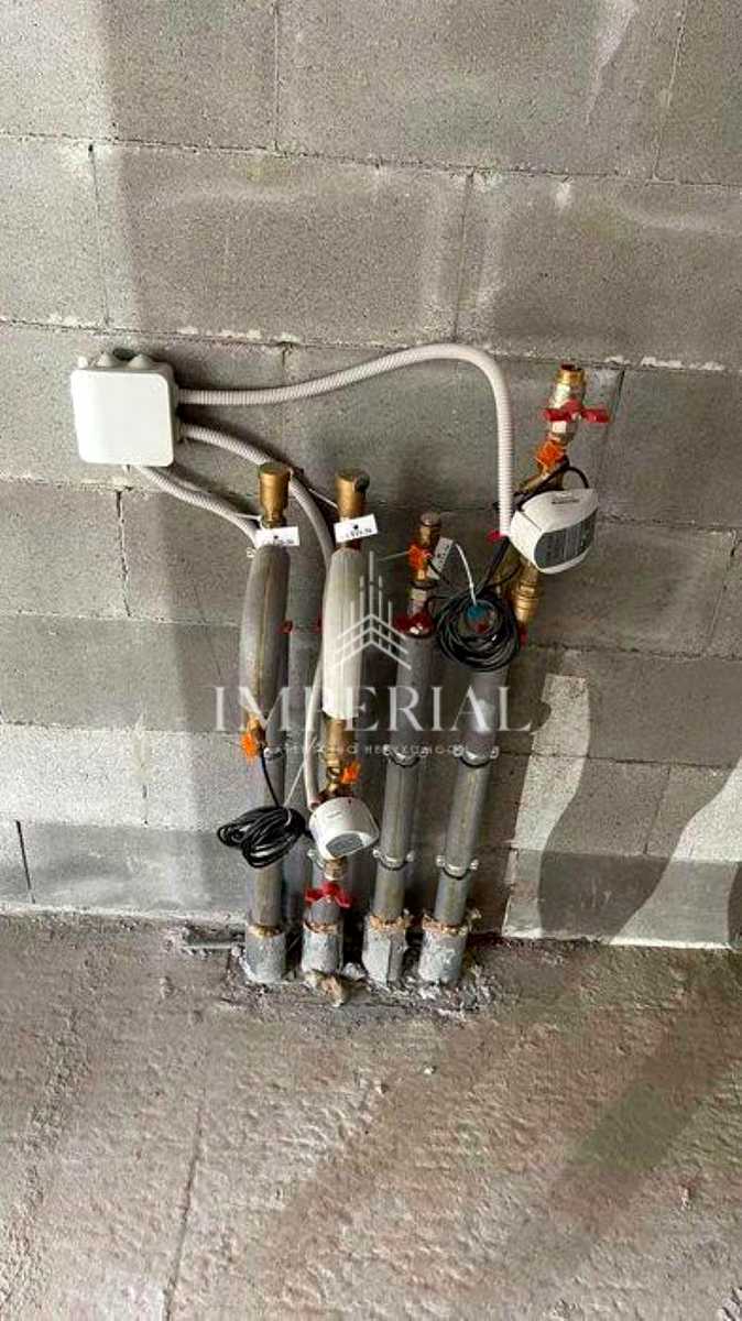1879569924462982