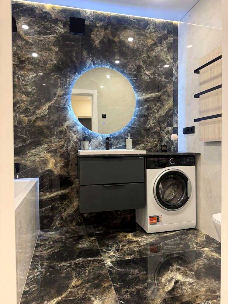 1879573892820104