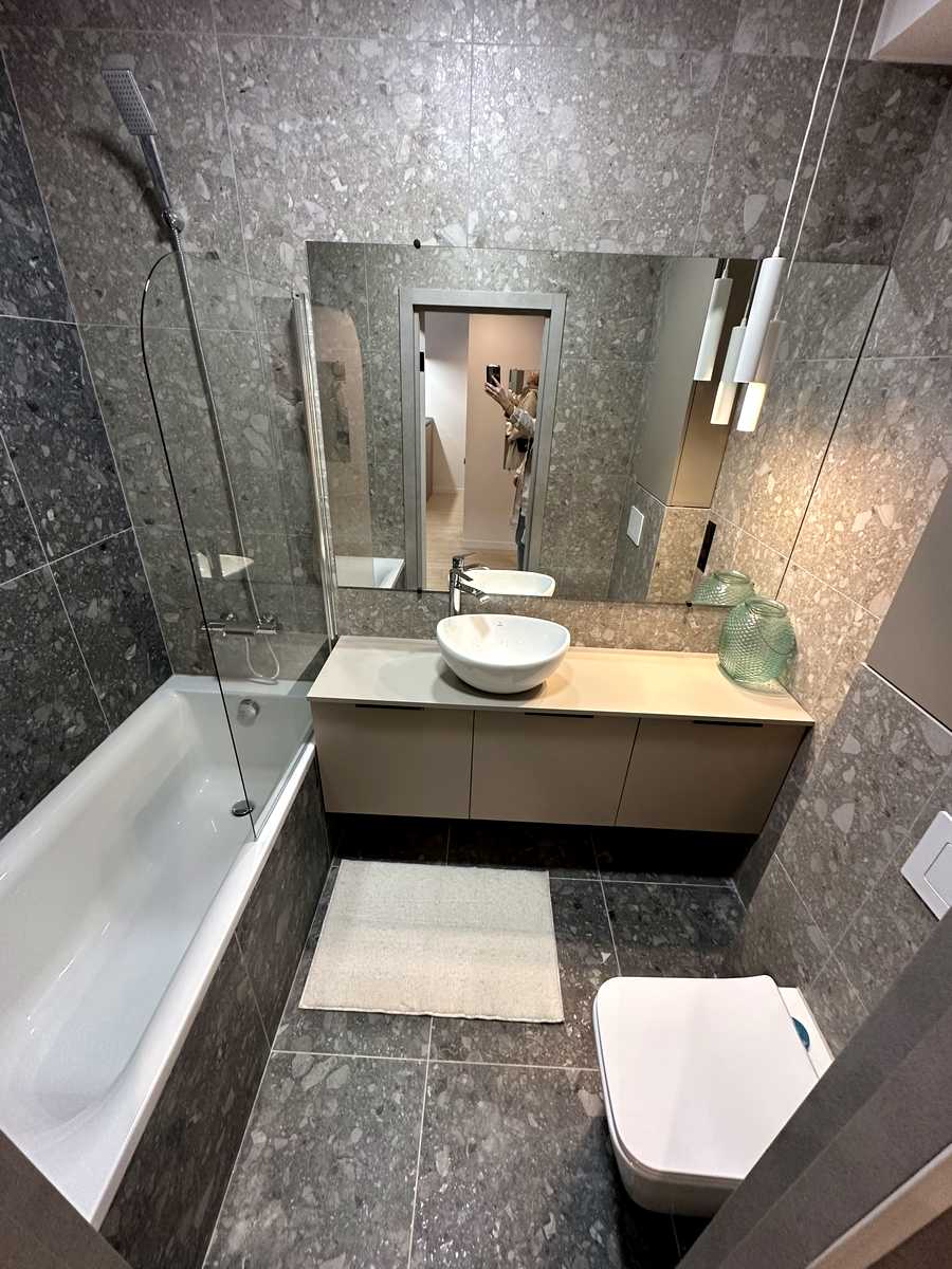 1879574035724903