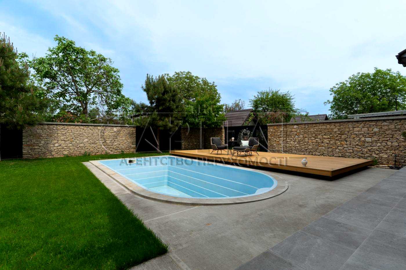 1879578984095881