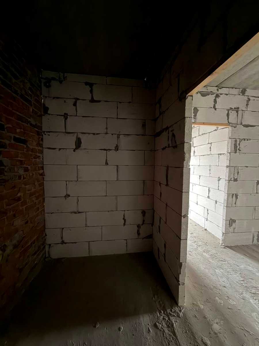 1879581412606141