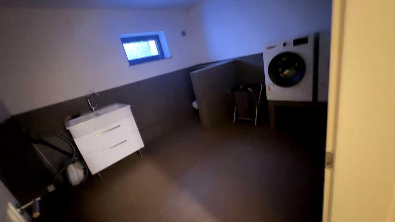 1879581698093631