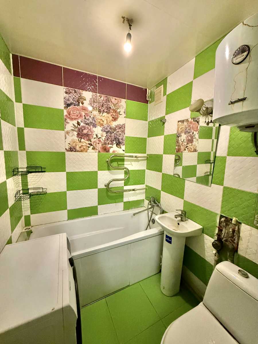 1879586294196346