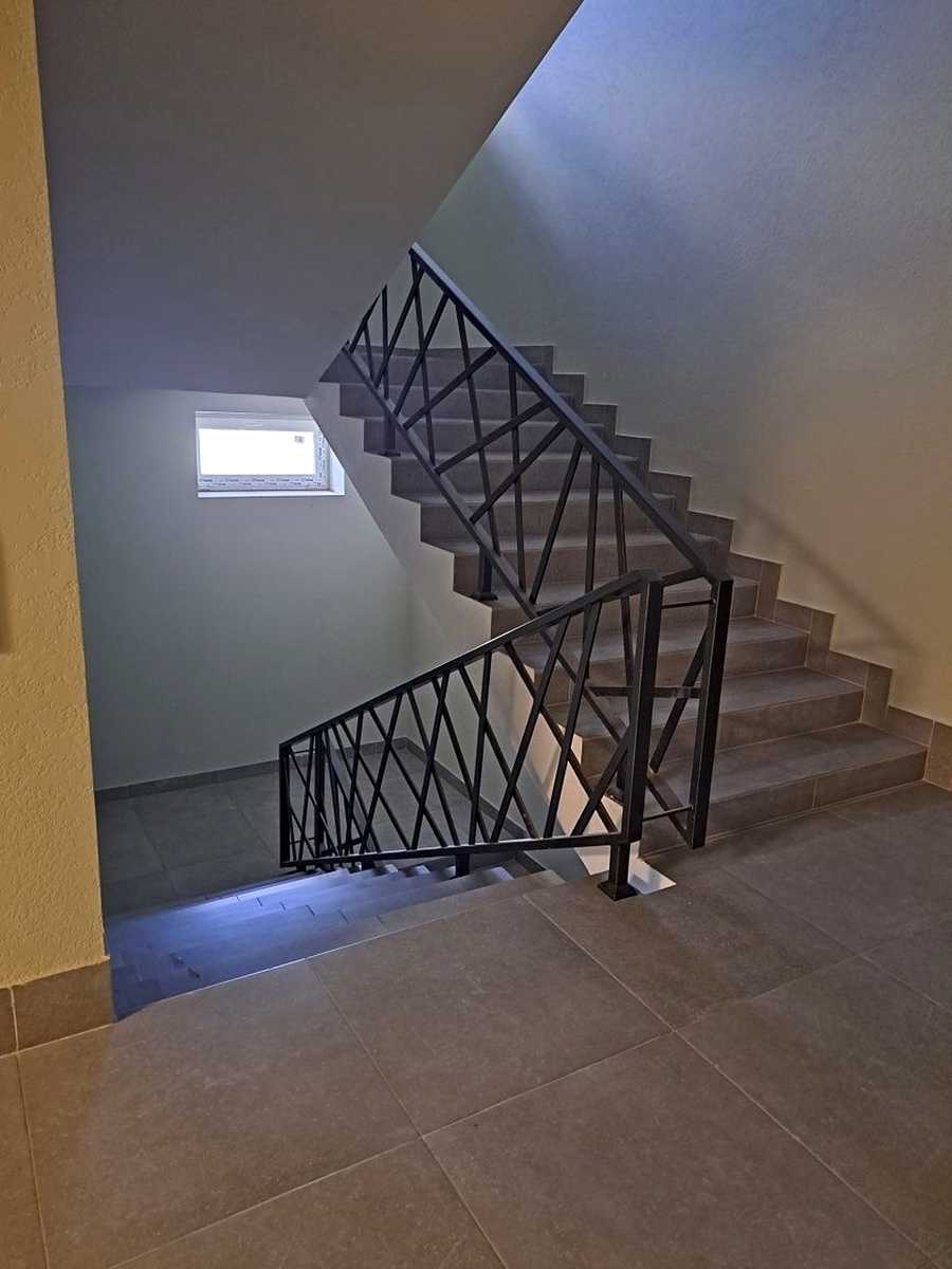 1879593273984593