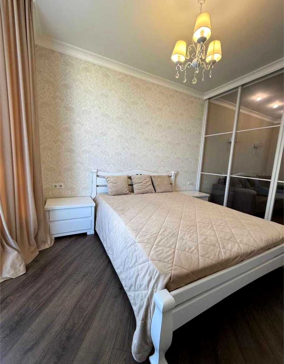 1879598972998762