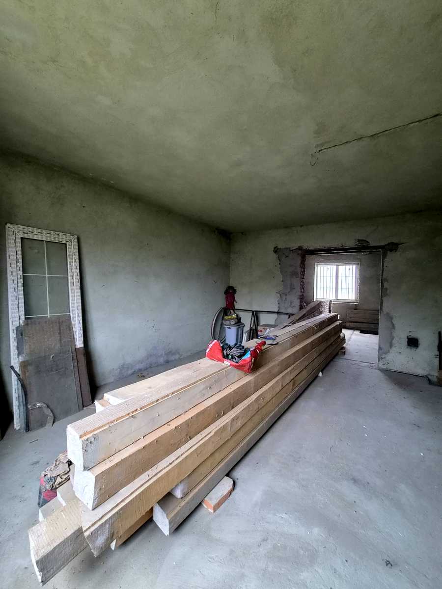 1879637843328881