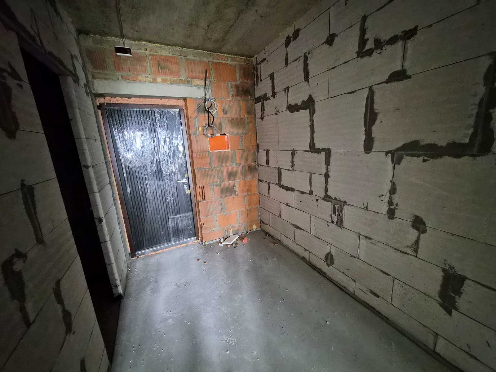 1879643368992603