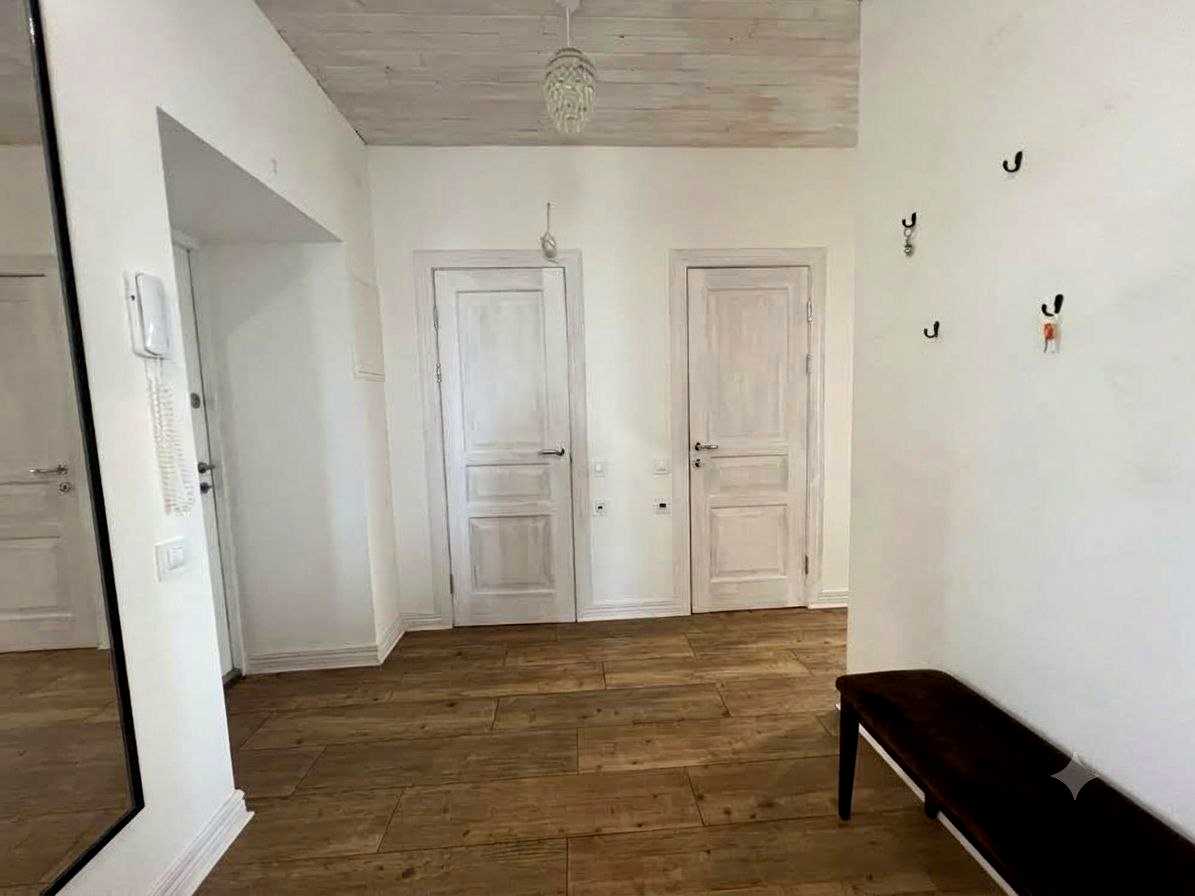 1879646395076288