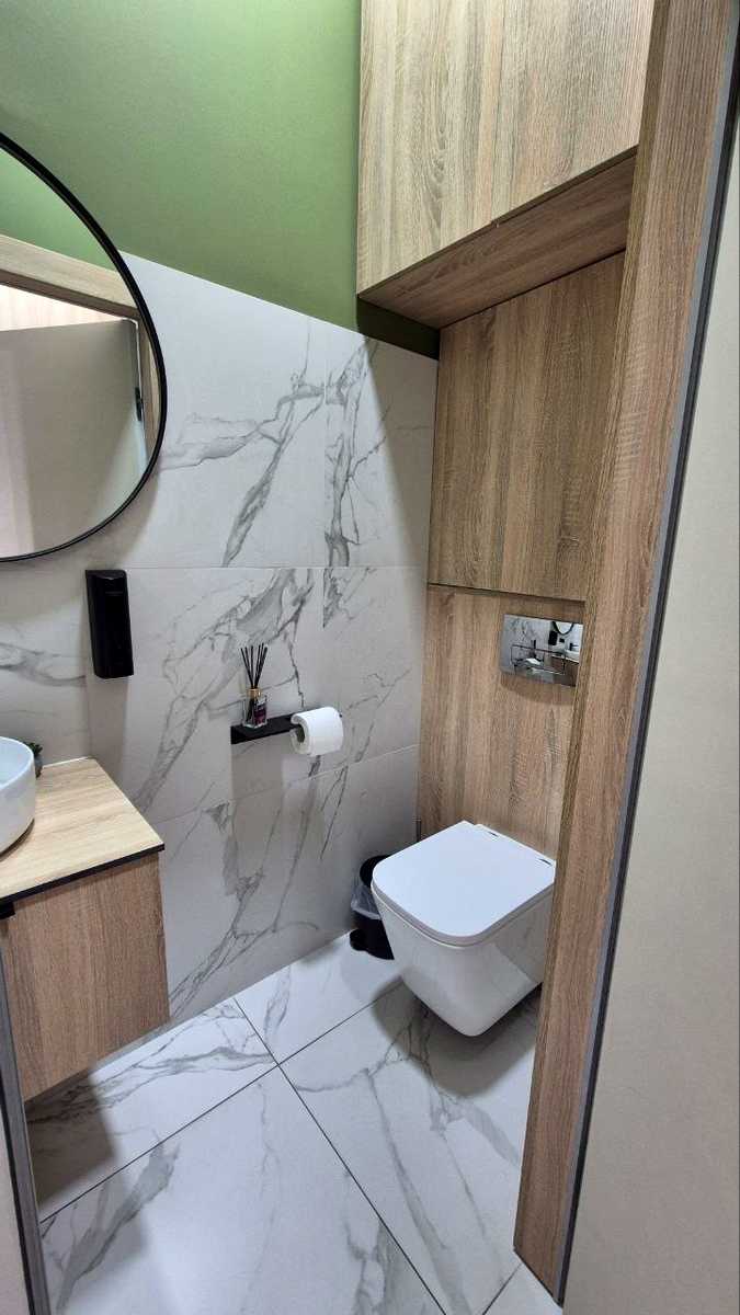 1879649936805685