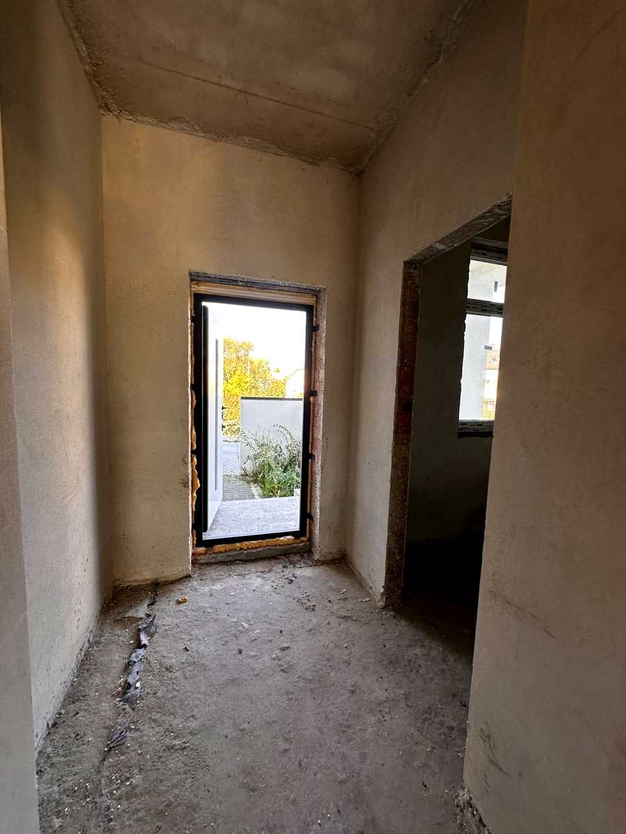 1879653453671853