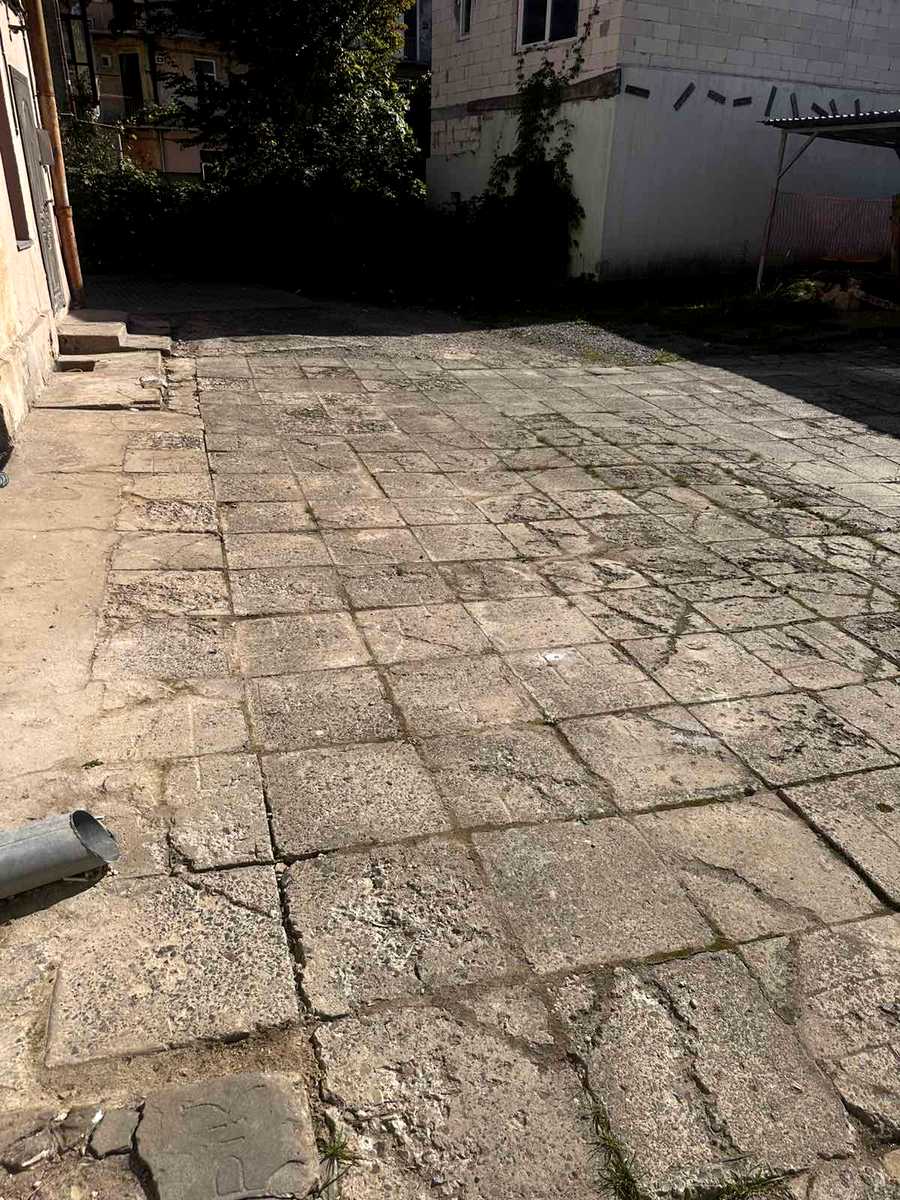 1879654446711856