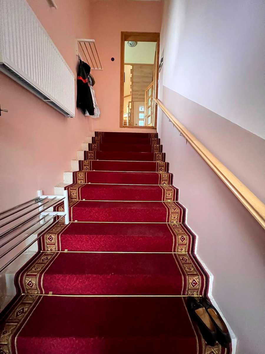 1879656908639336