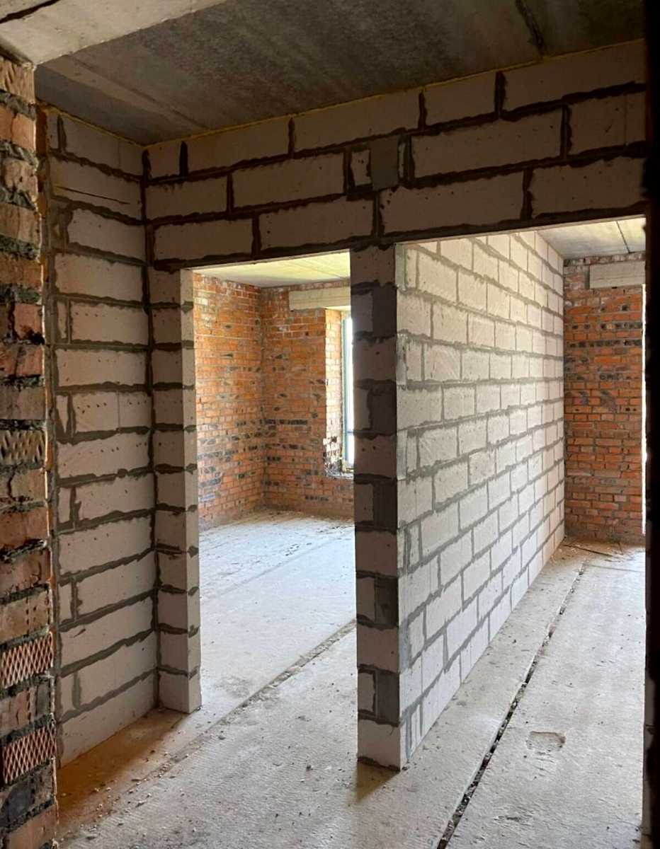 1879658628147289