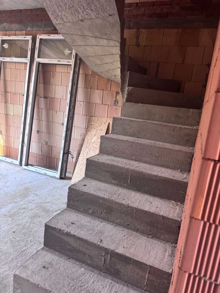 1879658913384987